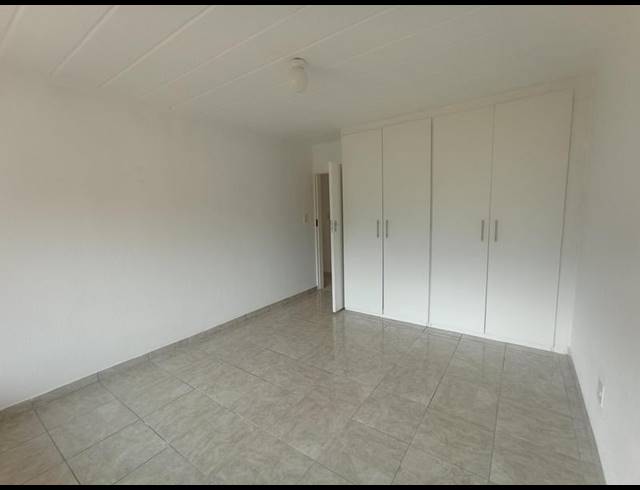 2 BEDROOM APARTMENT FOR SALE IN FLORIDA LAKE